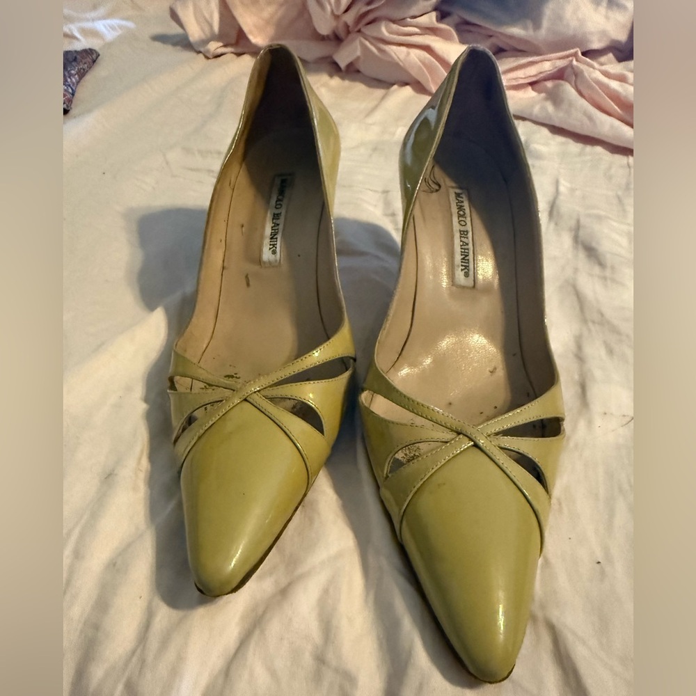 Manolo Blahnik Green Heels Elegant Design